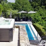 Travers De Pechmeja Lodge *