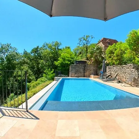 Travers De Pechméjà Lodge