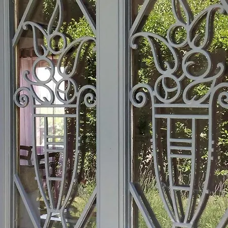 Travers De Pechmeja